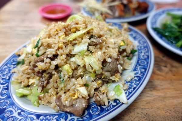 東山鴨肉麵:(胖樺食記)新北市中和區必吃美食「東山鴨肉麵」(原「東山鵝肉大王」),煙燻鴨肉肥嫩多汁價格平實(近遠東世紀園區)