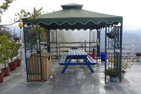 觀星園景觀山莊：(胖樺介紹) 清境地區最高山莊：海拔高度兩千多公尺「觀星園民宿」。前往武嶺、合歡山、小瑞士推薦住宿