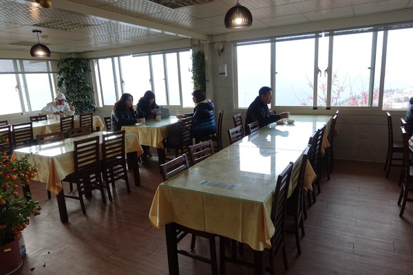 觀星園景觀山莊：(胖樺介紹) 清境地區最高山莊：海拔高度兩千多公尺「觀星園民宿」。前往武嶺、合歡山、小瑞士推薦住宿