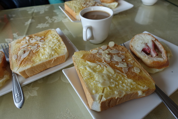 觀星園景觀山莊：(胖樺介紹) 清境地區最高山莊：海拔高度兩千多公尺「觀星園民宿」。前往武嶺、合歡山、小瑞士推薦住宿