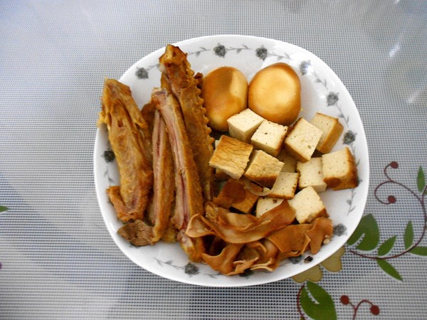 鴨霸王國煙燻滷味(文橫店)：別有一番滋味~ .. 鴨霸王國