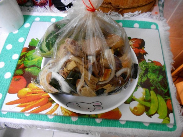 鴨霸王國煙燻滷味(文橫店)：別有一番滋味~ .. 鴨霸王國