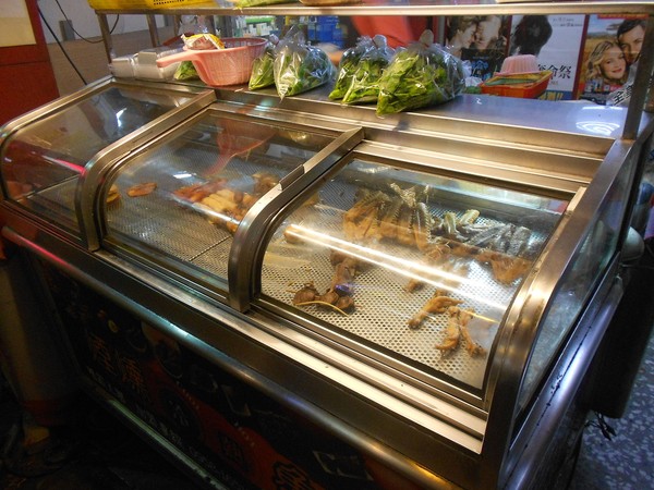 鴨霸王國煙燻滷味(文橫店):別有一番滋味~ .. 鴨霸王國