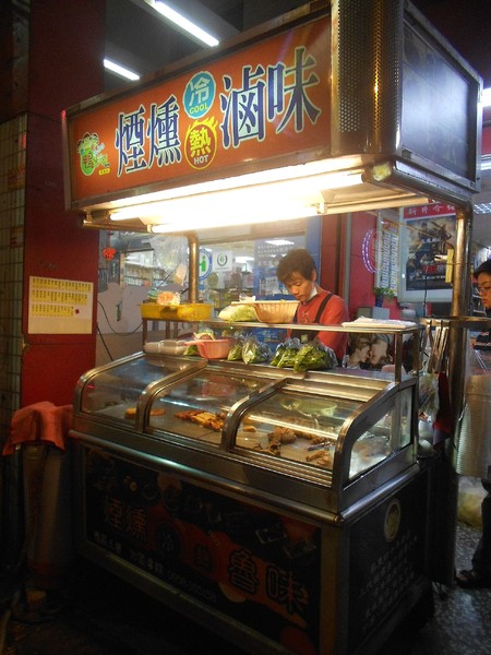 鴨霸王國煙燻滷味(文橫店)：別有一番滋味~ .. 鴨霸王國