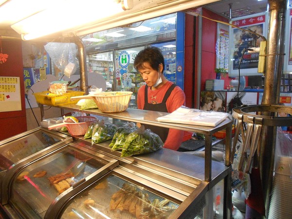 鴨霸王國煙燻滷味(文橫店)：別有一番滋味~ .. 鴨霸王國
