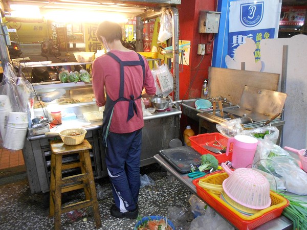 鴨霸王國煙燻滷味(文橫店)：別有一番滋味~ .. 鴨霸王國