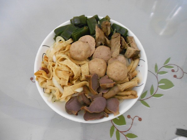 鴨霸王國煙燻滷味(文橫店)：別有一番滋味~ .. 鴨霸王國