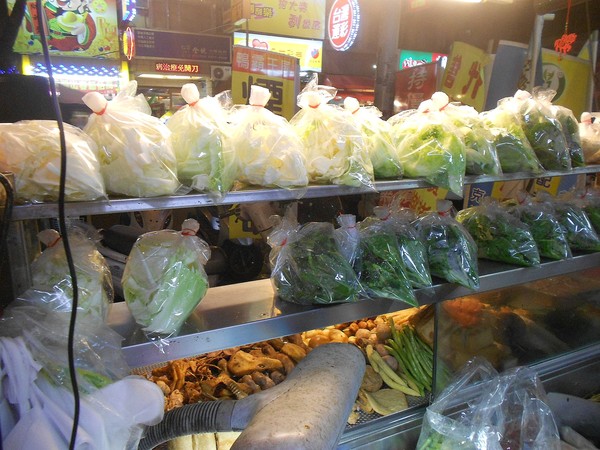 鴨霸王國煙燻滷味(文橫店)：別有一番滋味~ .. 鴨霸王國