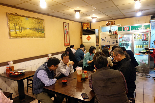 日町日本料理:(胖樺食記)中和新生街「日町日本料理」。推薦炒飯定食便當類,滋味好價格平實