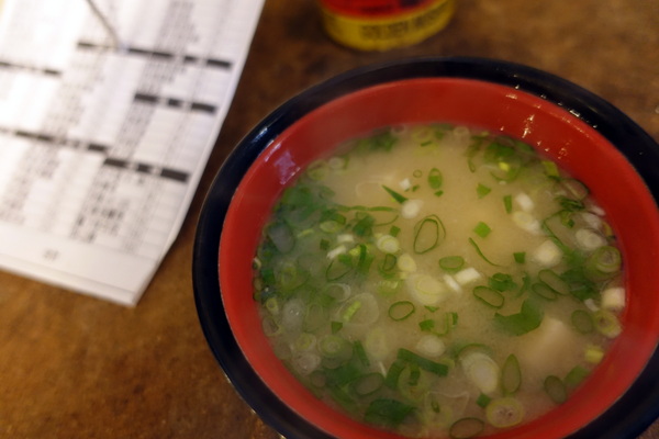 日町日本料理:(胖樺食記)中和新生街「日町日本料理」。推薦炒飯定食便當類,滋味好價格平實