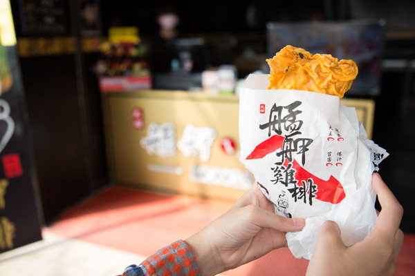 艋舺雞排台南安平店：[台南]鮮嫩多汁 超人氣雞排報到！！！艋舺雞排台南安平店