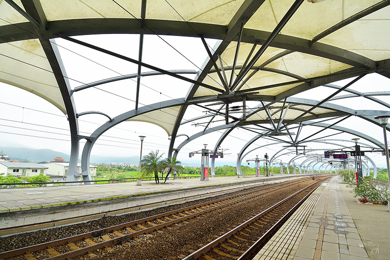 宜蘭冬山河一日遊-推薦新打卡景點:冬山火車站,冬山河生態綠舟,珍珠社區好食光食堂美食,中山社區綠野茶園採茶體驗