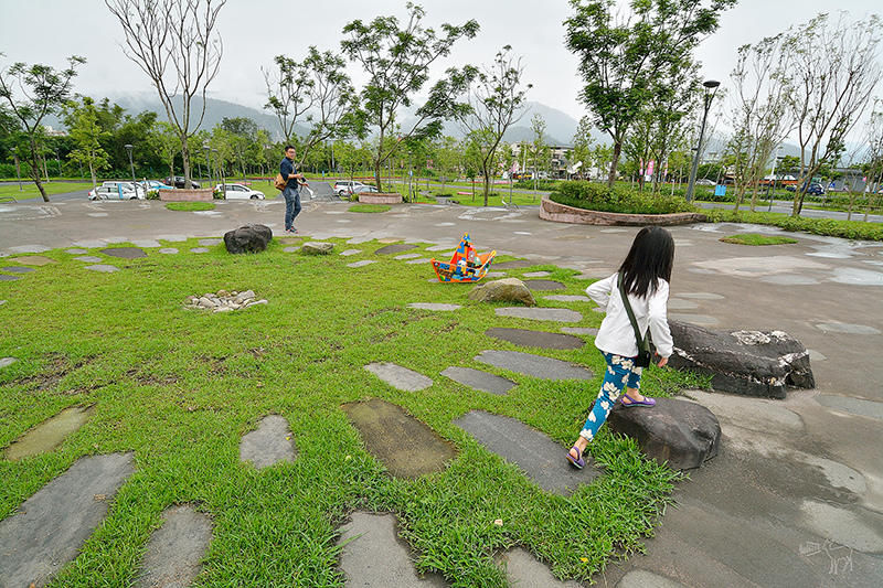 宜蘭冬山河一日遊-推薦新打卡景點:冬山火車站,冬山河生態綠舟,珍珠社區好食光食堂美食,中山社區綠野茶園採茶體驗