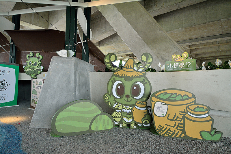 宜蘭冬山河一日遊-推薦新打卡景點:冬山火車站,冬山河生態綠舟,珍珠社區好食光食堂美食,中山社區綠野茶園採茶體驗