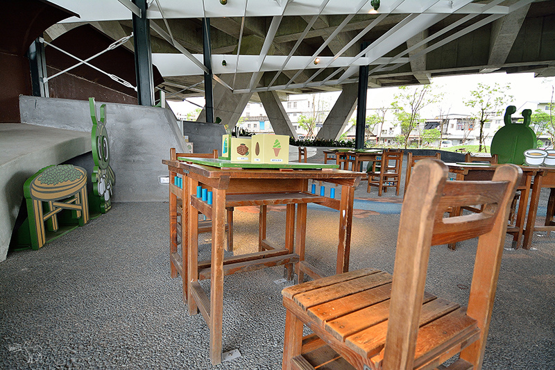 宜蘭冬山河一日遊-推薦新打卡景點:冬山火車站,冬山河生態綠舟,珍珠社區好食光食堂美食,中山社區綠野茶園採茶體驗