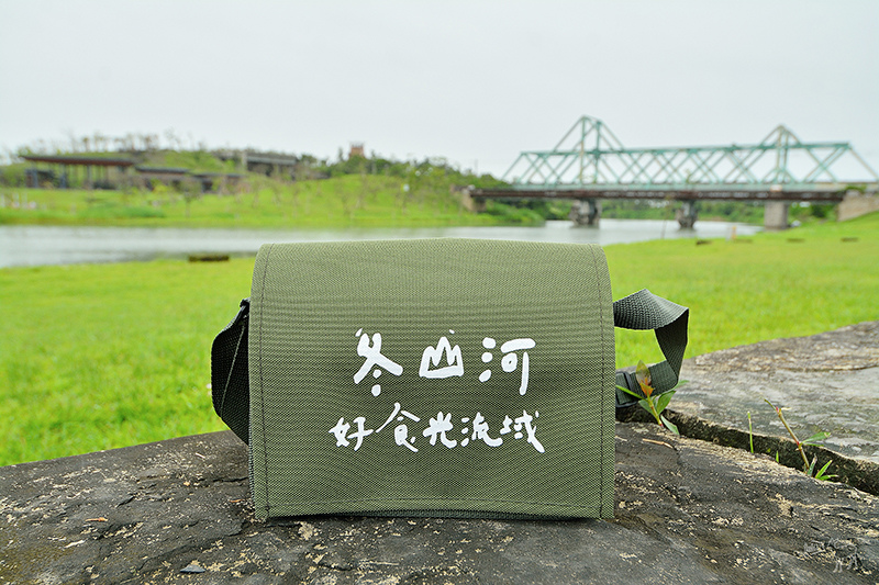 宜蘭冬山河一日遊-推薦新打卡景點:冬山火車站,冬山河生態綠舟,珍珠社區好食光食堂美食,中山社區綠野茶園採茶體驗