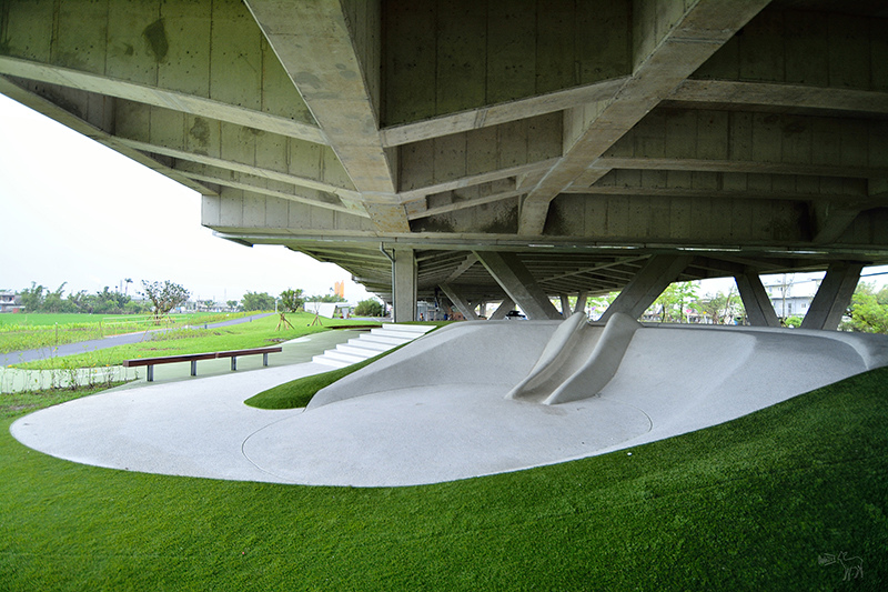 宜蘭冬山河一日遊-推薦新打卡景點:冬山火車站,冬山河生態綠舟,珍珠社區好食光食堂美食,中山社區綠野茶園採茶體驗
