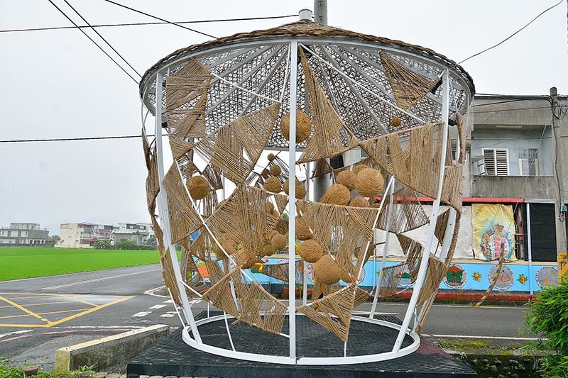 宜蘭冬山河一日遊-推薦新打卡景點:冬山火車站,冬山河生態綠舟,珍珠社區好食光食堂美食,中山社區綠野茶園採茶體驗