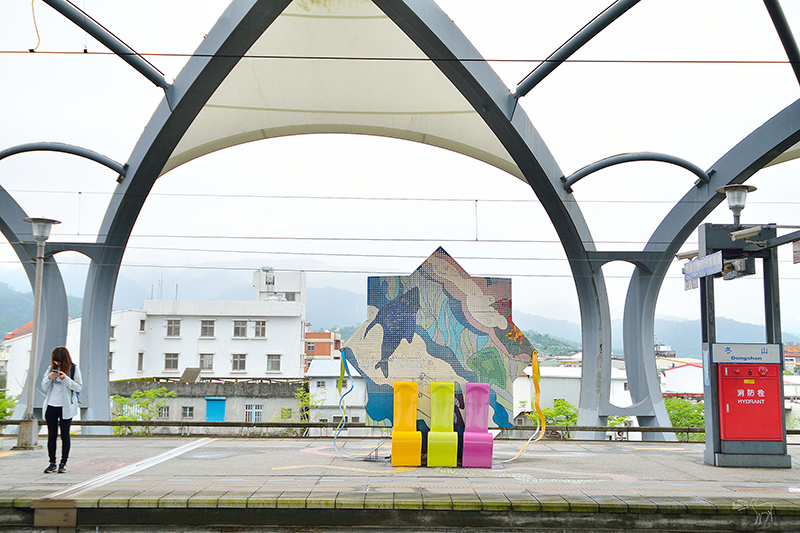 宜蘭冬山河一日遊-推薦新打卡景點:冬山火車站,冬山河生態綠舟,珍珠社區好食光食堂美食,中山社區綠野茶園採茶體驗