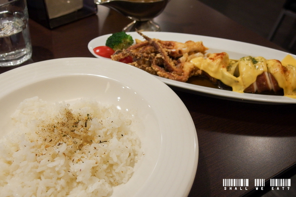 呈吉思飯職人印度咖哩：【台中。西屯區】超大起司中卷超誘人。無限續飯吃到飽－呈吉思飯職人印度咖哩