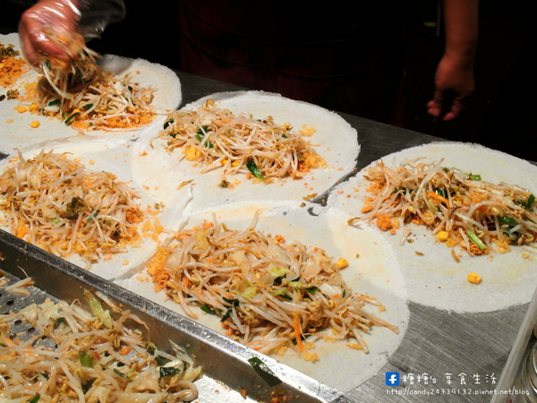 酥皮春捲:〖台中│美食〗酥皮春捲 ❤ 旱溪夜市隱藏版美食!!全台唯一酥皮春捲,顛覆傳統吃法,外皮香脆可口,內餡爽口不膩,讓人一吃就上癮!!