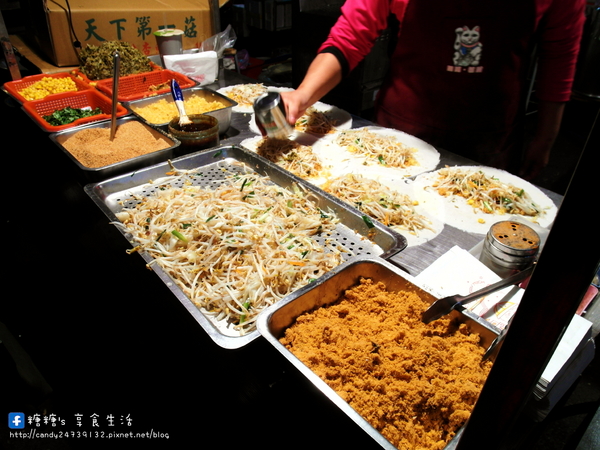 酥皮春捲:〖台中│美食〗酥皮春捲 ❤ 旱溪夜市隱藏版美食!!全台唯一酥皮春捲,顛覆傳統吃法,外皮香脆可口,內餡爽口不膩,讓人一吃就上癮!!