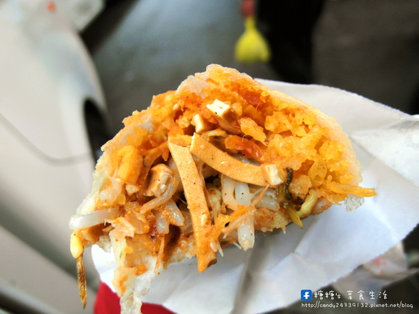 酥皮春捲:〖台中│美食〗酥皮春捲 ❤ 旱溪夜市隱藏版美食!!全台唯一酥皮春捲,顛覆傳統吃法,外皮香脆可口,內餡爽口不膩,讓人一吃就上癮!!