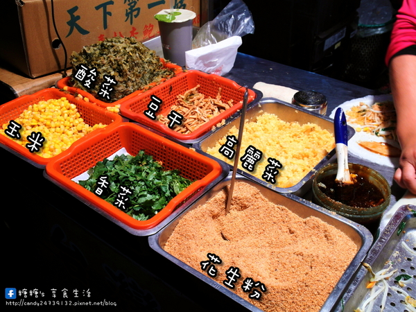 酥皮春捲:〖台中│美食〗酥皮春捲 ❤ 旱溪夜市隱藏版美食!!全台唯一酥皮春捲,顛覆傳統吃法,外皮香脆可口,內餡爽口不膩,讓人一吃就上癮!!