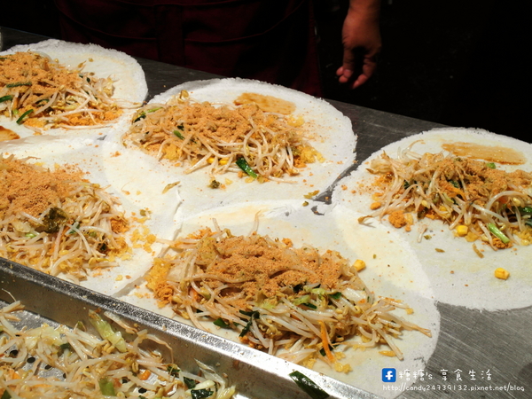 酥皮春捲:〖台中│美食〗酥皮春捲 ❤ 旱溪夜市隱藏版美食!!全台唯一酥皮春捲,顛覆傳統吃法,外皮香脆可口,內餡爽口不膩,讓人一吃就上癮!!