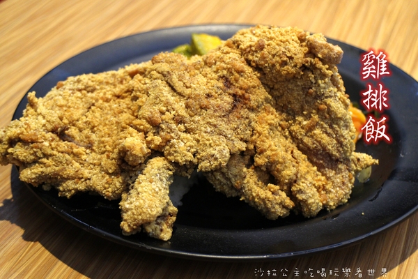 蔡家排骨飯：林口排隊便當店『蔡家排骨飯』雞排比臉大