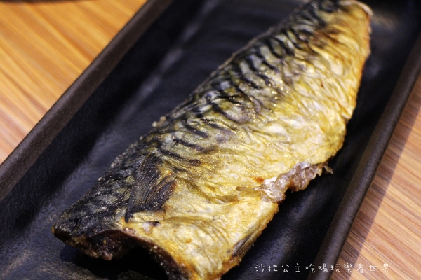 蔡家排骨飯：林口排隊便當店『蔡家排骨飯』雞排比臉大