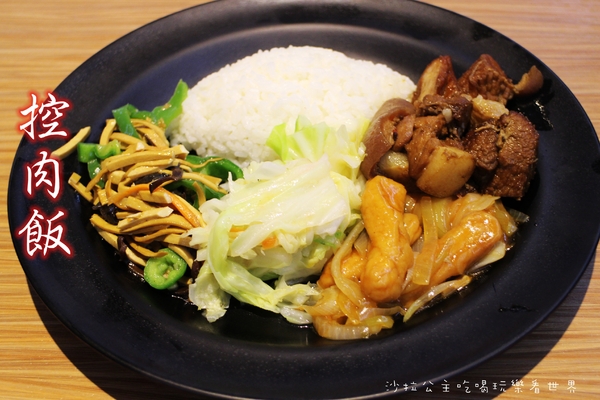 蔡家排骨飯：林口排隊便當店『蔡家排骨飯』雞排比臉大