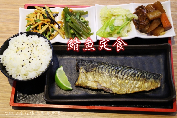 蔡家排骨飯：林口排隊便當店『蔡家排骨飯』雞排比臉大