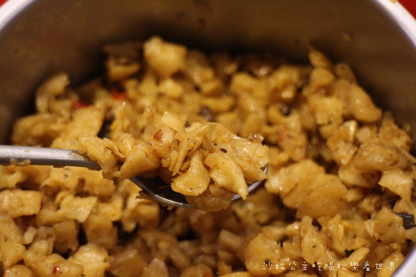 蔡家排骨飯：林口排隊便當店『蔡家排骨飯』雞排比臉大