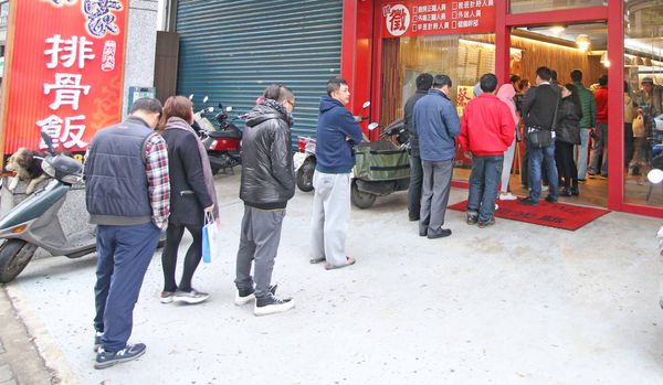 【桃園美食】蔡家排骨飯-軟嫩多汁的超強排骨飯