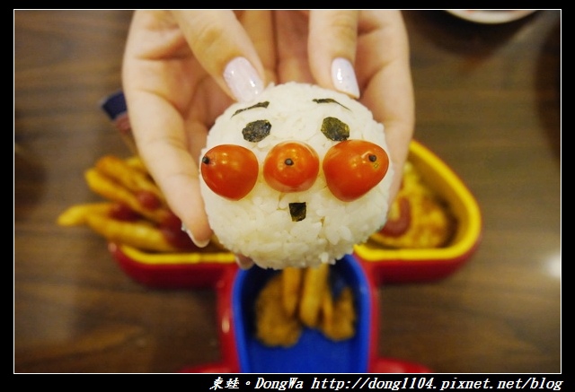 【桃園食記】柯基咖啡廳|寵物友善餐廳|彩色立體拉花咖啡|Venus cafe