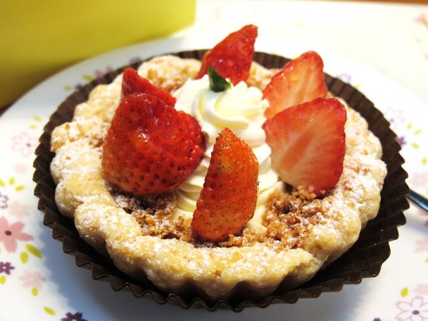 ChuChu Pâtisserie 啾啾法式甜點：（台南。東區美食）『ChuChu Pâtisserie 啾啾法式甜點』外帶精緻禮盒。送禮大方。限量『草莓乳酪派』，一起來抓住草莓季最後的尾巴吧！