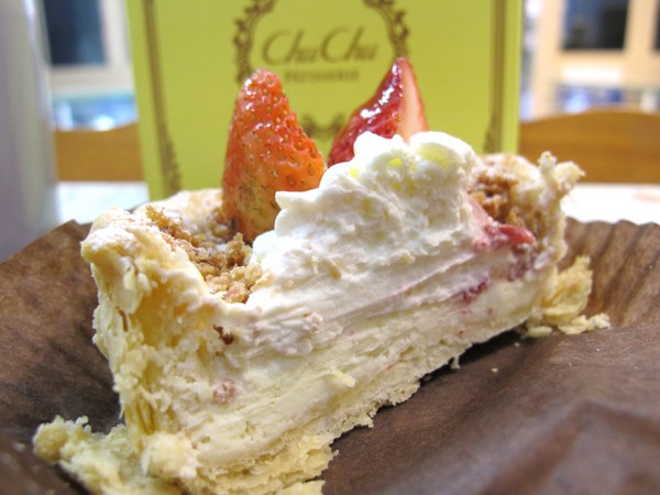 ChuChu Pâtisserie 啾啾法式甜點：（台南。東區美食）『ChuChu Pâtisserie 啾啾法式甜點』外帶精緻禮盒。送禮大方。限量『草莓乳酪派』，一起來抓住草莓季最後的尾巴吧！