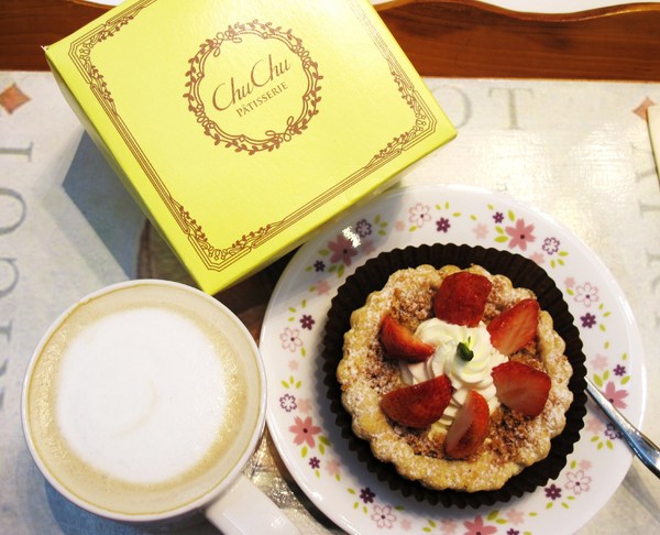 ChuChu Pâtisserie 啾啾法式甜點：（台南。東區美食）『ChuChu Pâtisserie 啾啾法式甜點』外帶精緻禮盒。送禮大方。限量『草莓乳酪派』，一起來抓住草莓季最後的尾巴吧！