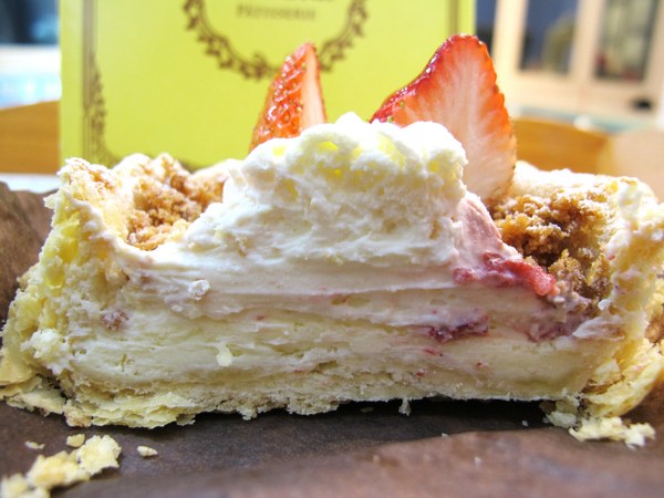 ChuChu Pâtisserie 啾啾法式甜點：（台南。東區美食）『ChuChu Pâtisserie 啾啾法式甜點』外帶精緻禮盒。送禮大方。限量『草莓乳酪派』，一起來抓住草莓季最後的尾巴吧！