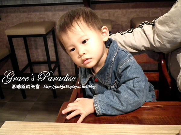 有財號：【中和 美食】美味新發現！「有財號手打麵」--餐點口味獨特又好吃，手打麵Q彈有勁，麵類必點以外，還大推自製台式泡菜與麻糬布丁！中和環球購物中心對面