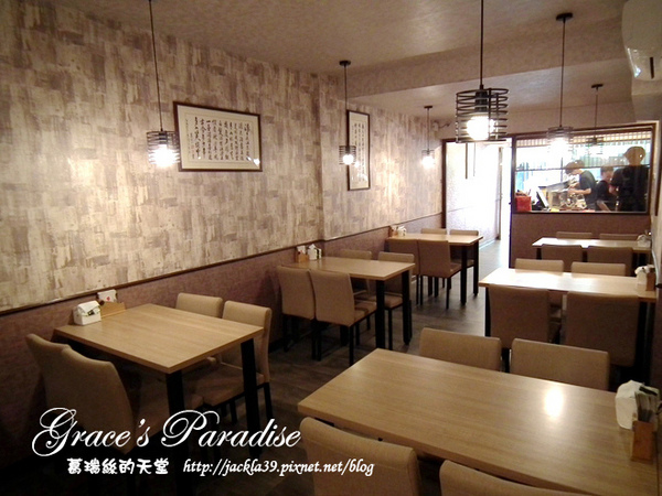 有財號：【中和 美食】美味新發現！「有財號手打麵」--餐點口味獨特又好吃，手打麵Q彈有勁，麵類必點以外，還大推自製台式泡菜與麻糬布丁！中和環球購物中心對面