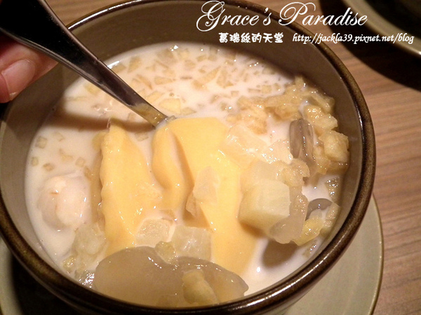 有財號：【中和 美食】美味新發現！「有財號手打麵」--餐點口味獨特又好吃，手打麵Q彈有勁，麵類必點以外，還大推自製台式泡菜與麻糬布丁！中和環球購物中心對面