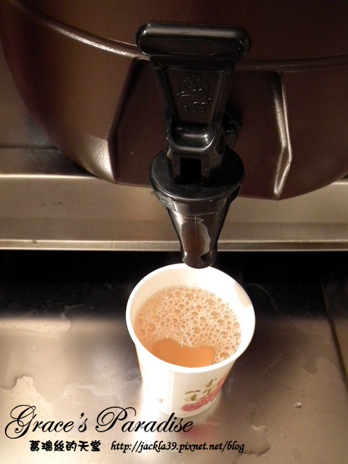 有財號：【中和 美食】美味新發現！「有財號手打麵」--餐點口味獨特又好吃，手打麵Q彈有勁，麵類必點以外，還大推自製台式泡菜與麻糬布丁！中和環球購物中心對面