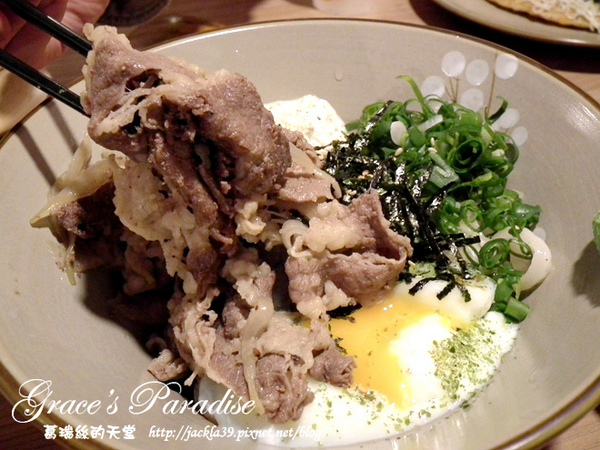 有財號：【中和 美食】美味新發現！「有財號手打麵」--餐點口味獨特又好吃，手打麵Q彈有勁，麵類必點以外，還大推自製台式泡菜與麻糬布丁！中和環球購物中心對面