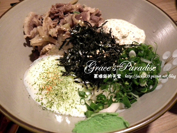 有財號：【中和 美食】美味新發現！「有財號手打麵」--餐點口味獨特又好吃，手打麵Q彈有勁，麵類必點以外，還大推自製台式泡菜與麻糬布丁！中和環球購物中心對面