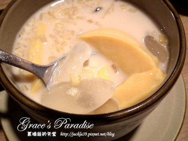 有財號：【中和 美食】美味新發現！「有財號手打麵」--餐點口味獨特又好吃，手打麵Q彈有勁，麵類必點以外，還大推自製台式泡菜與麻糬布丁！中和環球購物中心對面