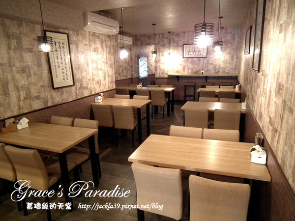 有財號：【中和 美食】美味新發現！「有財號手打麵」--餐點口味獨特又好吃，手打麵Q彈有勁，麵類必點以外，還大推自製台式泡菜與麻糬布丁！中和環球購物中心對面