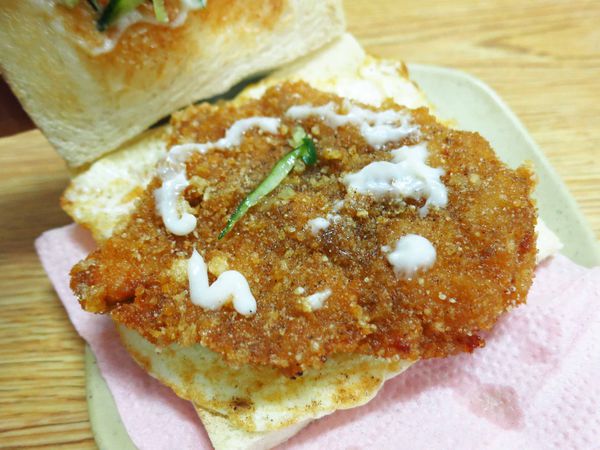 【蘆洲美食】香雞莊早餐店-獨創香雞排三明治口味