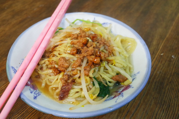 大碗公飯：【南投・埔里・麵食館】大碗公